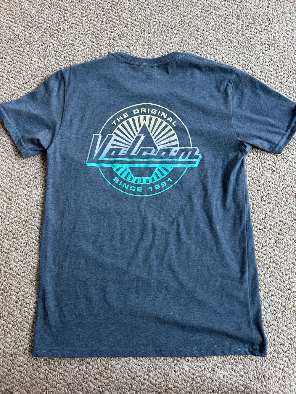 Volcom T-Shirt - Picture 2 of 3